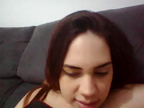 Snapshot of Julinha18 chatting on 12/16/24, 04:34 Julinha18 online show from 12/16/24, 04:34