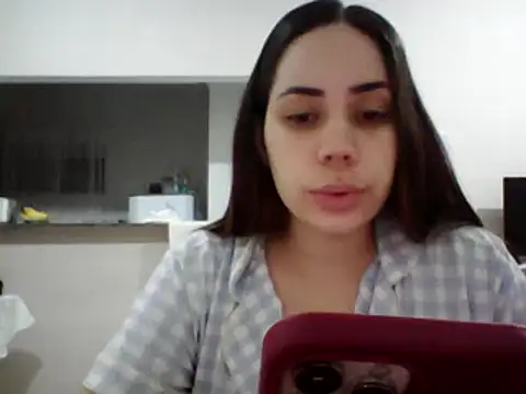 Snapshot of Julinha18 chatting on 12/17/24, 02:01 Julinha18 online show from 12/17/24, 02:01