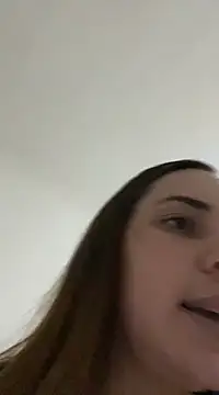 Snapshot of Julinha18 chatting on 01/21/25, 02:22 Julinha18 online show from 01/21/25, 02:22