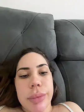 Snapshot of Julinha18 chatting on 03/07/25, 06:24 Julinha18 online show from 03/07/25, 06:24