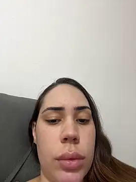 Snapshot of Julinha18 chatting on 03/11/25, 03:37 Julinha18 online show from 03/11/25, 03:37