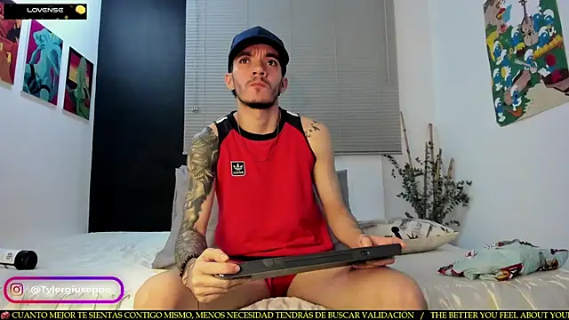 Snapshot of Tylergiuseppe_ chatting on 02/22/25, 09:37 Tylergiuseppe  online show from 02/22/25, 09:37