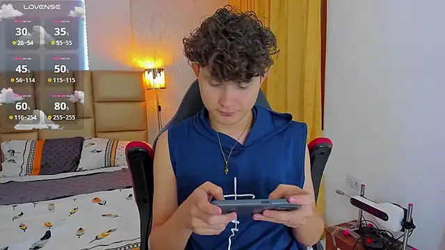 Snapshot of Nathan_Bluee chatting on 01/16/25, 01:14 Nathan Bluee online show from 01/16/25, 01:14