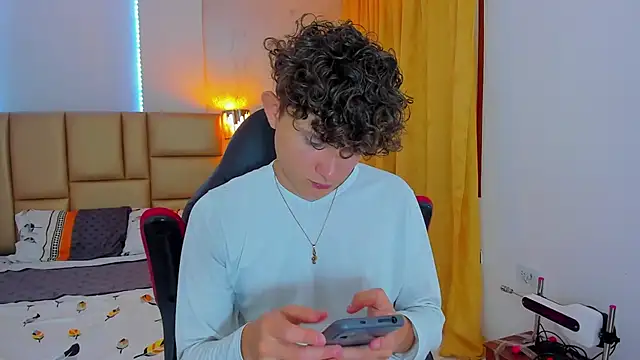 Snapshot of Nathan_Bluee chatting on 01/17/25, 04:57 Nathan Bluee online show from 01/17/25, 04:57