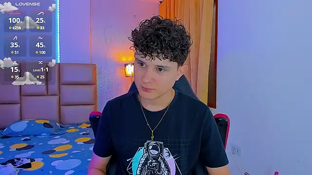 Snapshot of Nathan_Bluee chatting on 03/06/25, 01:03 Nathan Bluee online show from 03/06/25, 01:03