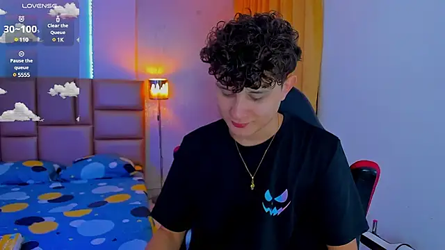 Snapshot of Nathan_Bluee chatting on 03/15/25, 01:07 Nathan Bluee online show from 03/15/25, 01:07