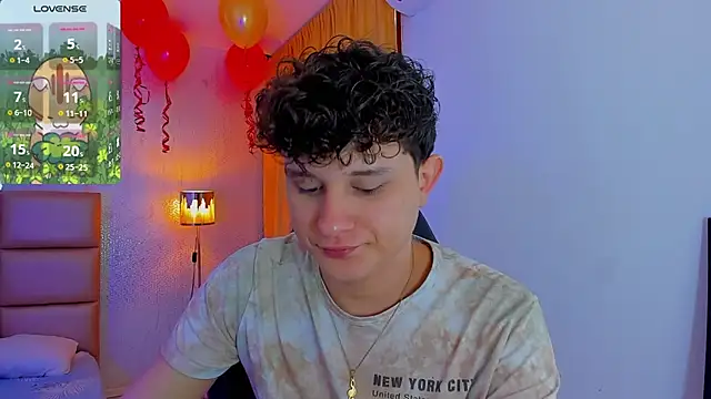 Snapshot of Nathan_Bluee chatting on 03/21/25, 01:56 Nathan Bluee online show from 03/21/25, 01:56