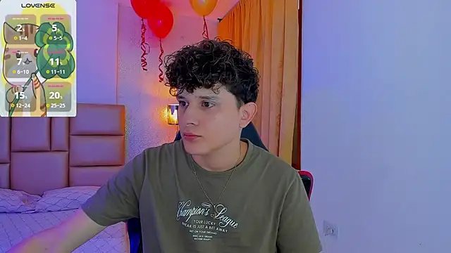 Snapshot of Nathan_Bluee chatting on 03/22/25, 01:08 Nathan Bluee online show from 03/22/25, 01:08