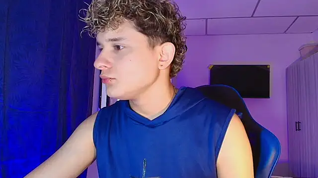 Snapshot of Nathan_Bluee chatting on 07/19/26, 04:33 Nathan Bluee online show from 07/19/26, 04:33