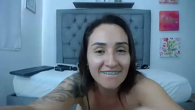 Snapshot of Carolina_love19 chatting on 02/19/25, 08:10 Carolina love19 online show from 02/19/25, 08:10