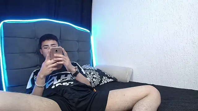 Snapshot of sexybat_twink chatting on 12/23/24, 11:06 sexybat twink online show from 12/23/24, 11:06