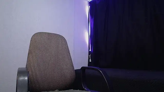 Snapshot of sexybat_twink chatting on 03/15/25, 01:30 sexybat twink online show from 03/15/25, 01:30