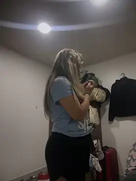 Snapshot of Khalyk_G chatting on 09/23/25, 05:43 Khalyk G online show from 09/23/25, 05:43