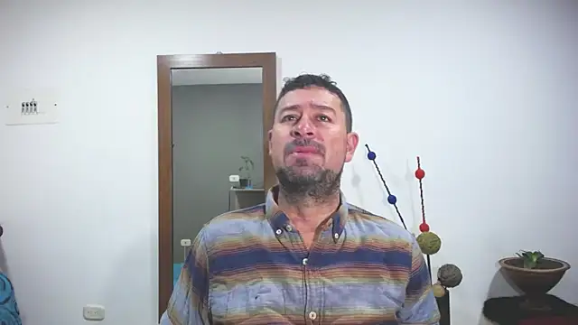 ambar jacksonn online show from 10/03/25, 11:13