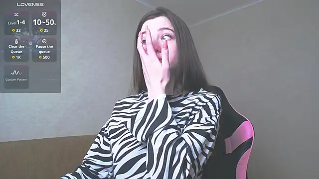 Luxuryalma online show from 04/23/26, 01:02