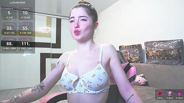 Snapshot of Luxuryalma chatting on 05/20/26, 07:53 Luxuryalma online show from 05/20/26, 07:53