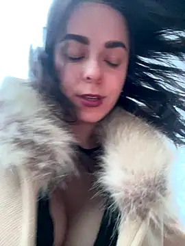 Snapshot of Alicia_Hot1 chatting on 12/18/25, 04:35 Alicia Hot1 online show from 12/18/25, 04:35