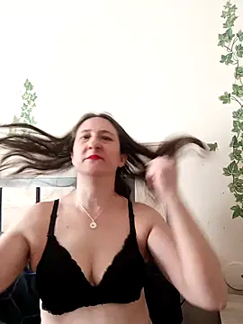 Snapshot of CaatHot chatting on 01/24/25, 09:49 CaatHot online show from 01/24/25, 09:49