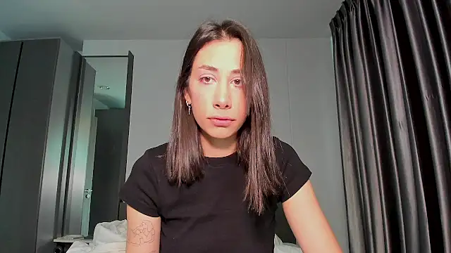 Snapshot of Sophiehii chatting on 01/14/25, 05:51 Sophiehii online show from 01/14/25, 05:51