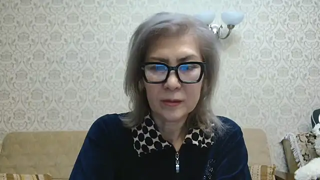 Elegant00Lady online show from 12/17/25, 04:35