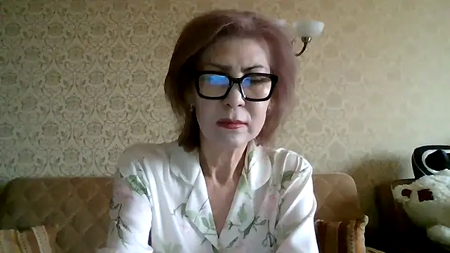 Elegant00Lady online show from 04/19/26, 04:12