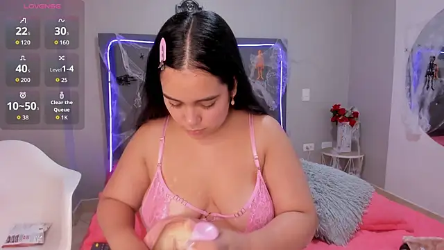 Snapshot of emma_lye chatting on 10/24/25, 08:49 emma lye online show from 10/24/25, 08:49