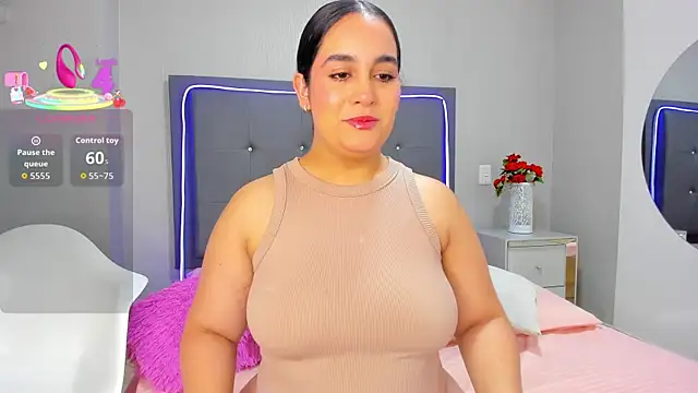 Snapshot of emma_lye chatting on 11/15/25, 09:43 emma lye online show from 11/15/25, 09:43