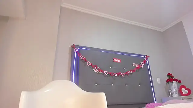 emma lye online show from 04/21/26, 01:42