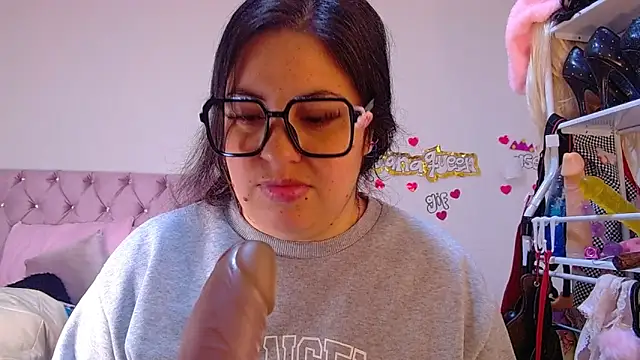 lanaqueen699 online show from 06/05/26, 12:33