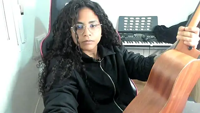 Snapshot of Ama_music chatting on 05/11/26, 02:34 Ama music online show from 05/11/26, 02:34