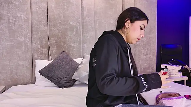 Larabrooks online show from 12/14/25, 12:10