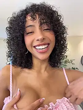 Snapshot of OSHUN_ chatting on 05/24/26, 04:45 OSHUN online show from 05/24/26, 04:45