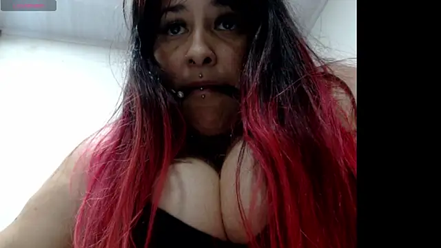 Snapshot of amydeepqueen chatting on 01/31/25, 01:45 amydeepqueen online show from 01/31/25, 01:45