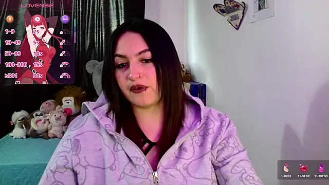 Snapshot of lucycherry__ chatting on 12/19/25, 09:44 lucycherry online show from 12/19/25, 09:44