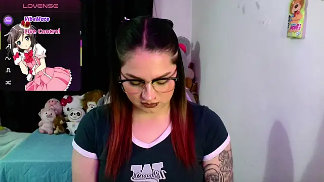 Snapshot of lucycherry__ chatting on 02/13/26, 05:03 lucycherry online show from 02/13/26, 05:03