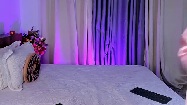 Snapshot of lynda_west chatting on 02/18/25, 05:31 lynda west online show from 02/18/25, 05:31