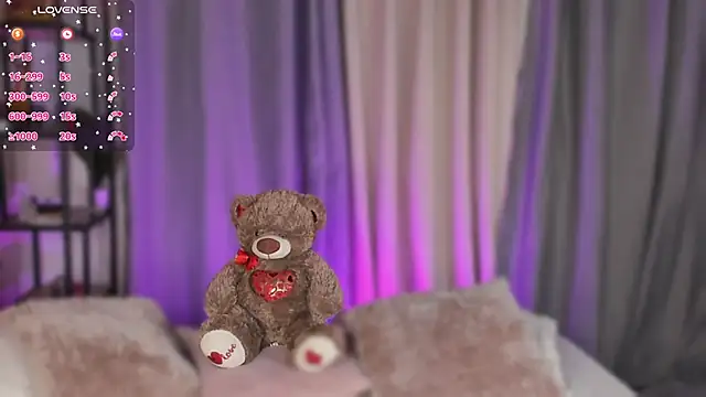 Snapshot of lynda_west chatting on 11/30/25, 04:38 lynda west online show from 11/30/25, 04:38