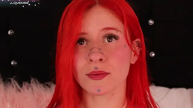 Snapshot of Daarlene chatting on 02/06/25, 12:43 Daarlene online show from 02/06/25, 12:43