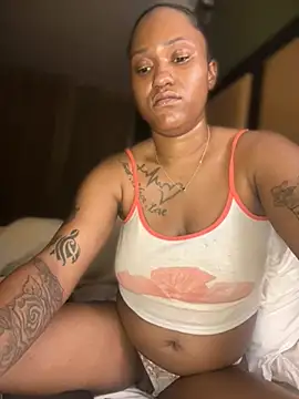 Snapshot of PrettyGal_Tingz chatting on 06/11/26, 06:44 PrettyGal Tingz online show from 06/11/26, 06:44