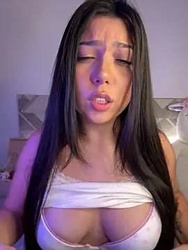 Snapshot of Maii_chan chatting on 12/15/25, 05:01 Maii chan online show from 12/15/25, 05:01