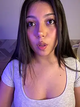 Snapshot of Maii_chan chatting on 12/18/25, 05:35 Maii chan online show from 12/18/25, 05:35