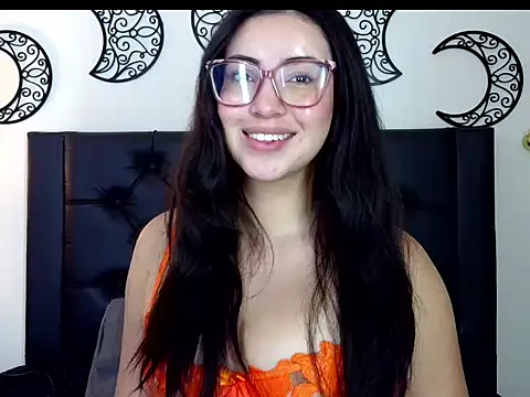 Snapshot of EvoletFMK chatting on 12/18/25, 05:30 EvoletFMK online show from 12/18/25, 05:30