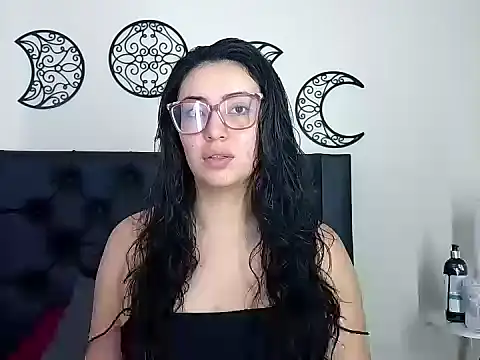 Snapshot of EvoletFMK chatting on 01/19/26, 04:22 EvoletFMK online show from 01/19/26, 04:22