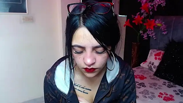 Violettasquirt online show from 12/18/25, 01:50