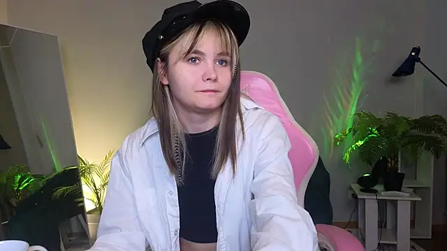 CiriRianonn online show from 09/28/25, 04:29