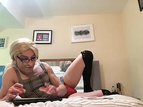 lolaisagoodtime online show from 02/23/25, 01:24