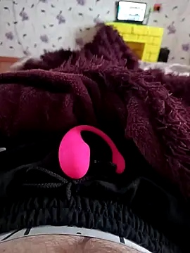 Snapshot of red_red00 chatting on 12/14/24, 12:44 red red00 online show from 12/14/24, 12:44