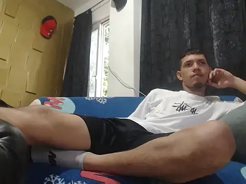 Snapshot of latinboydig chatting on 12/30/24, 08:25 latinboydig online show from 12/30/24, 08:25