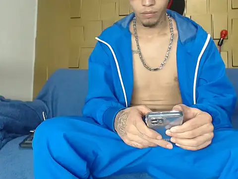 Snapshot of latinboydig chatting on 02/12/25, 02:35 latinboydig online show from 02/12/25, 02:35