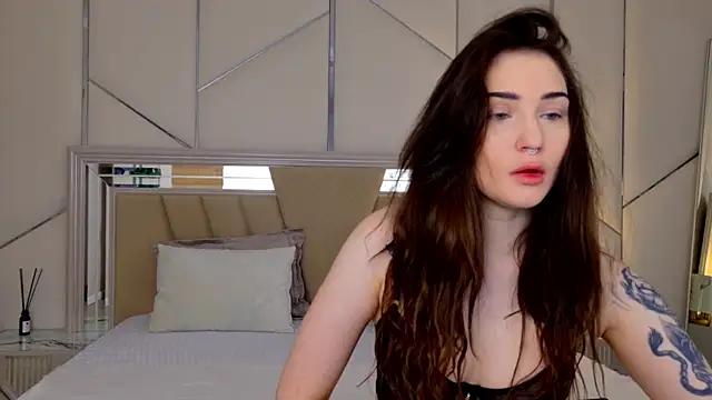 RoxiLester online show from 03/22/25, 05:06